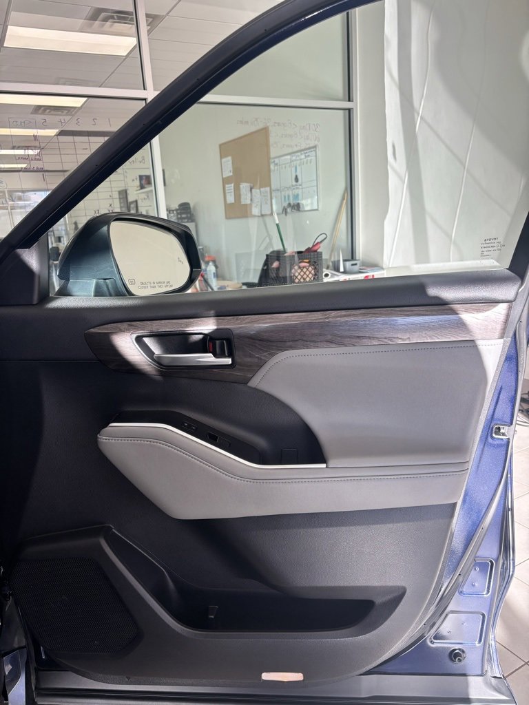 Certified 2021 Toyota Highlander Platinum image 24