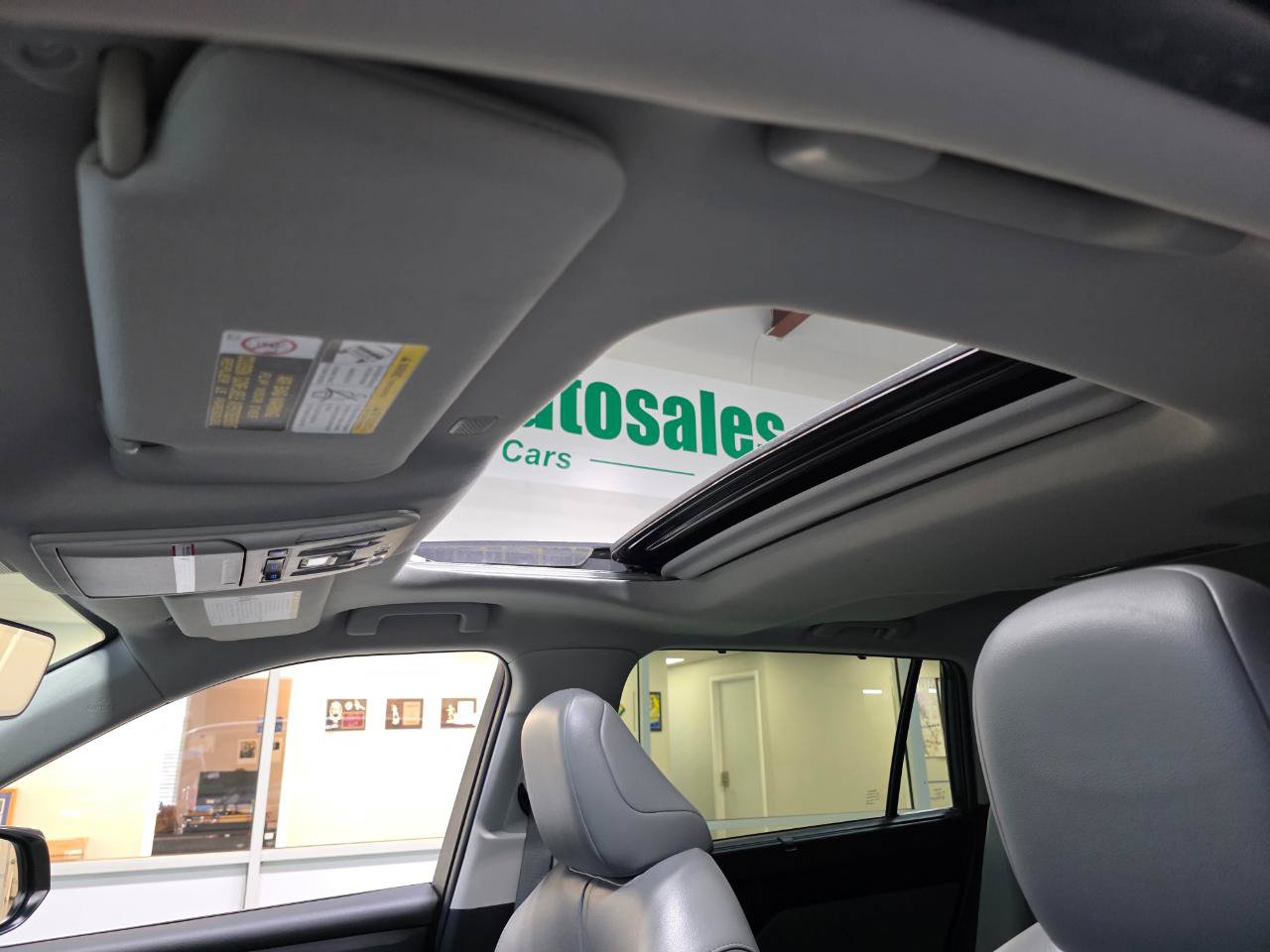 Used 2022 Toyota Highlander XLE AWD/4WD image 43