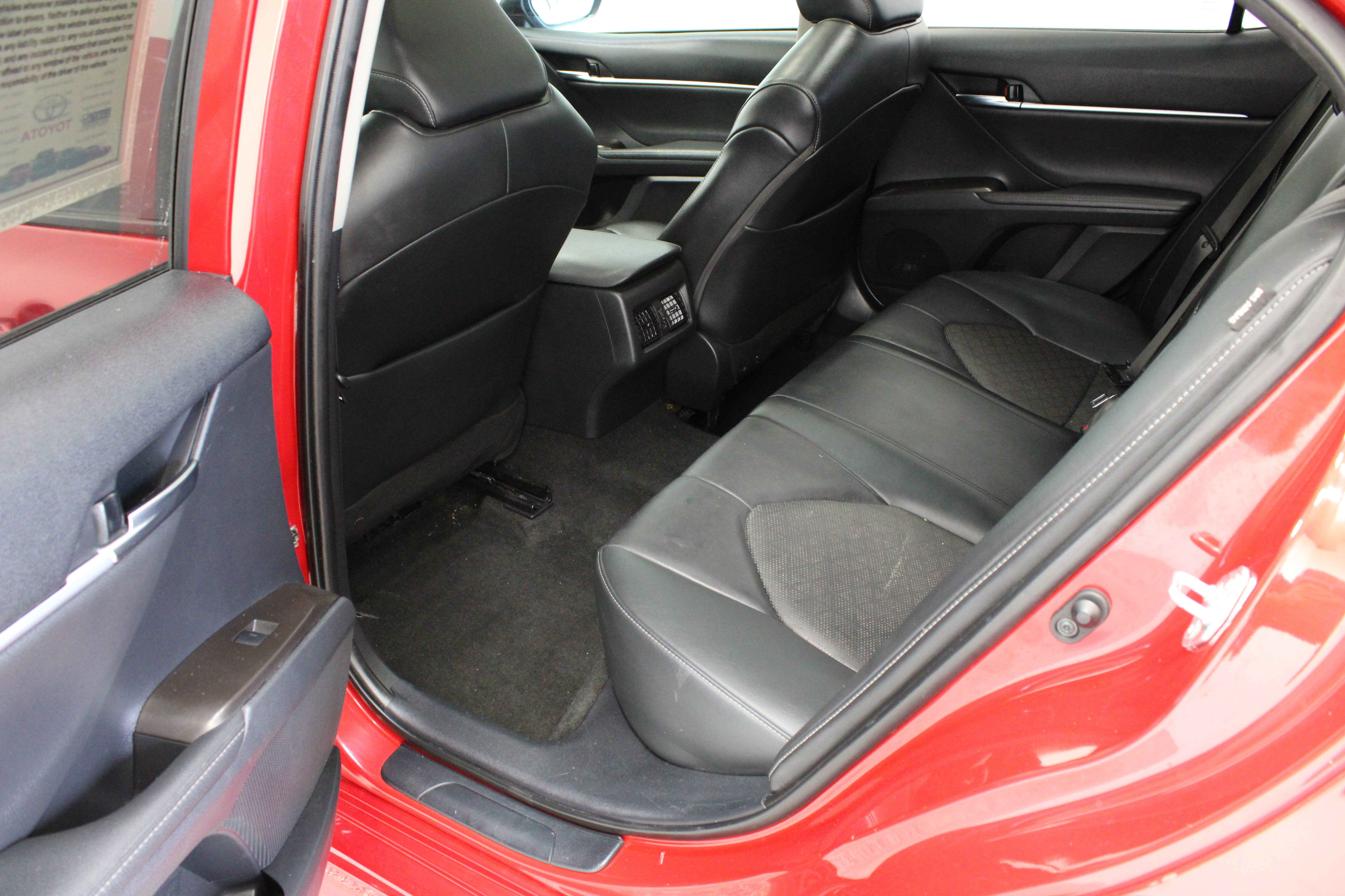 Used 2022 Toyota Camry XSE FWD image 29