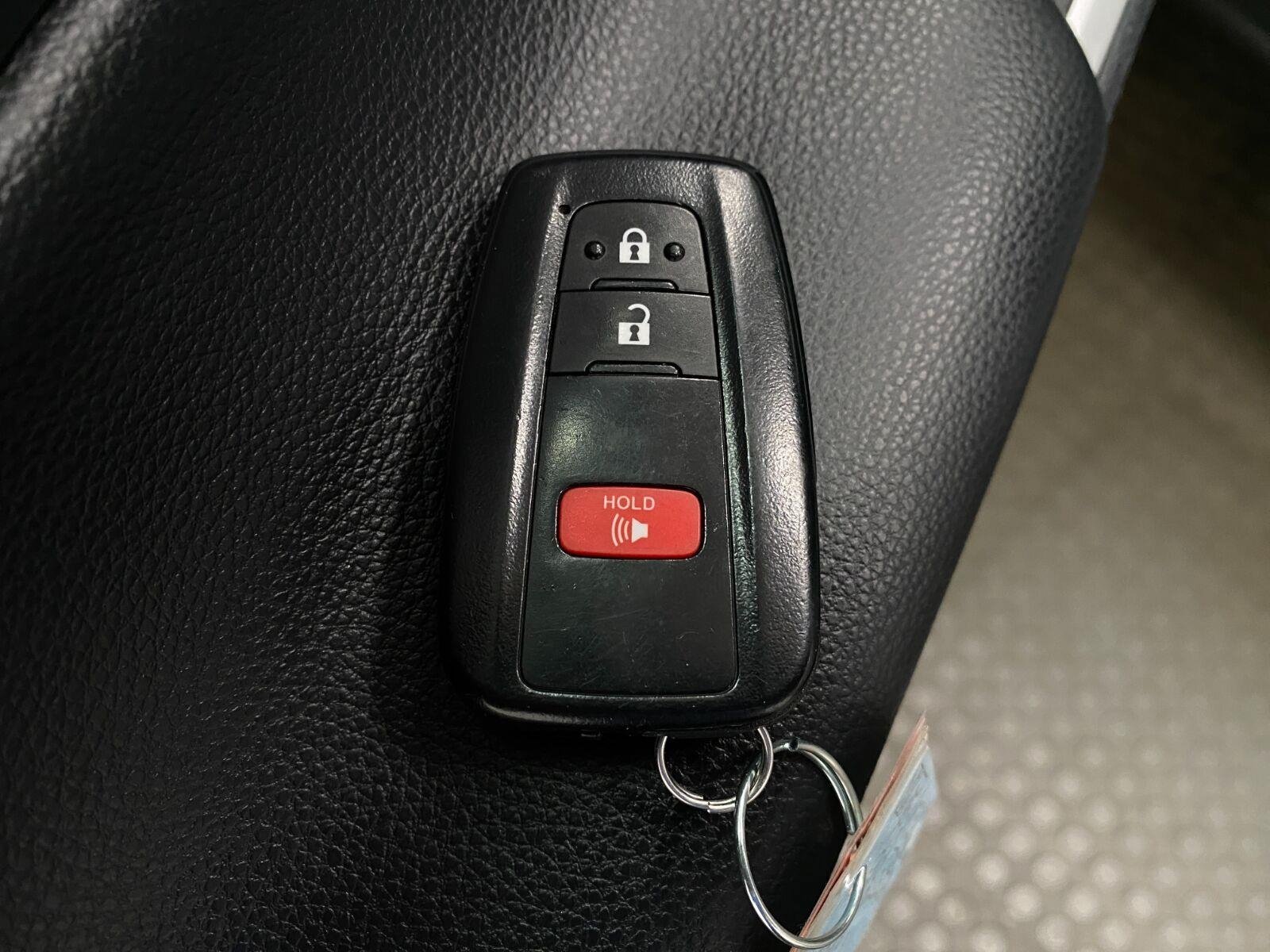 Used 2025 Toyota RAV4 XLE AWD/4WD image 29
