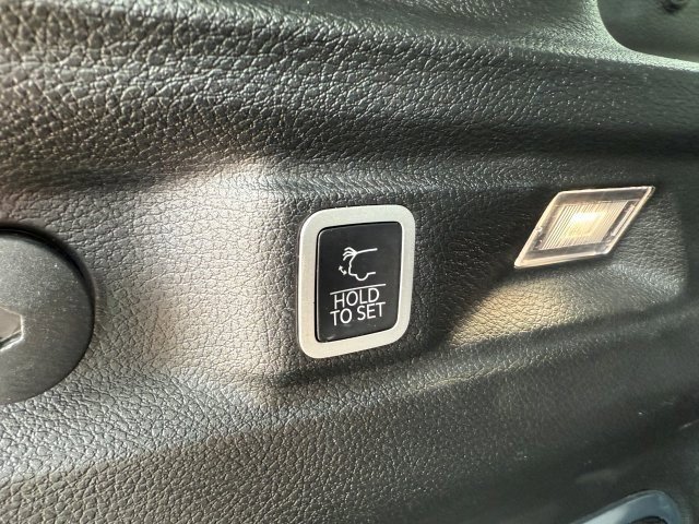 Used 2022 Jeep Grand Cherokee L Limited image 23