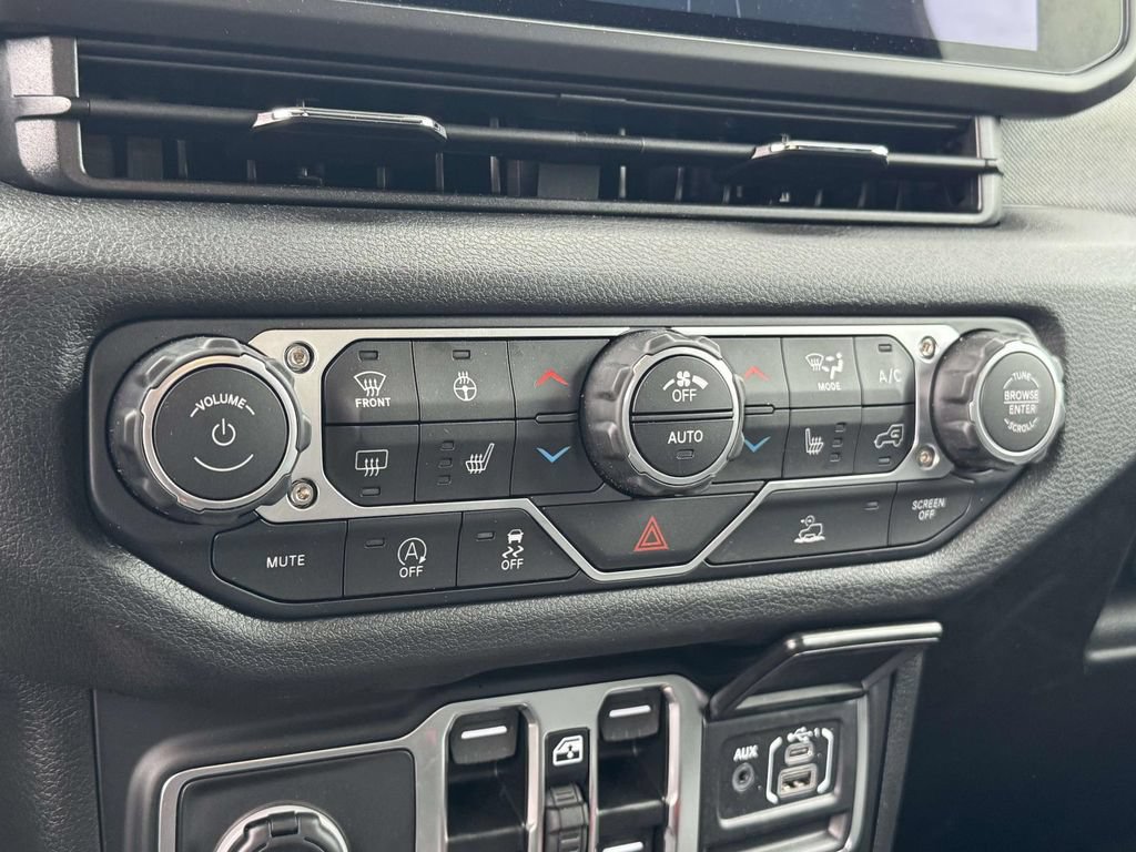 Used 2026 Jeep Gladiator Sport AWD/4WD image 18