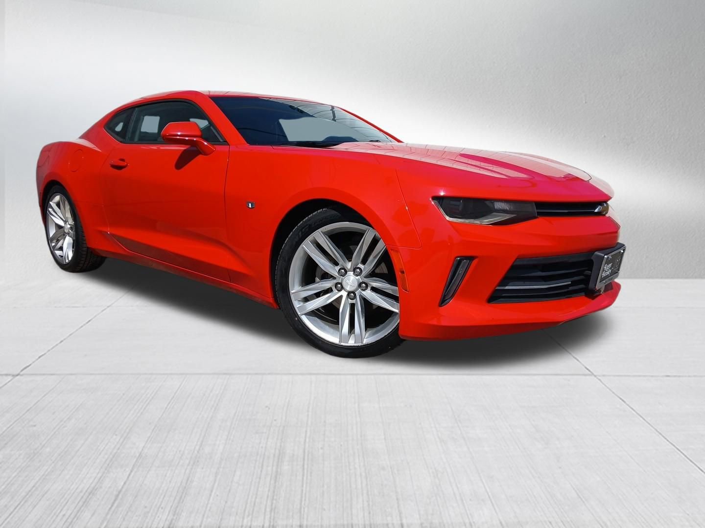 Used 2016 Chevrolet Camaro LT RWD image 2