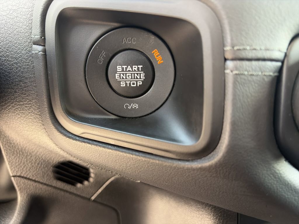 Used 2025 Jeep Wrangler Unlimited Rubicon image 25