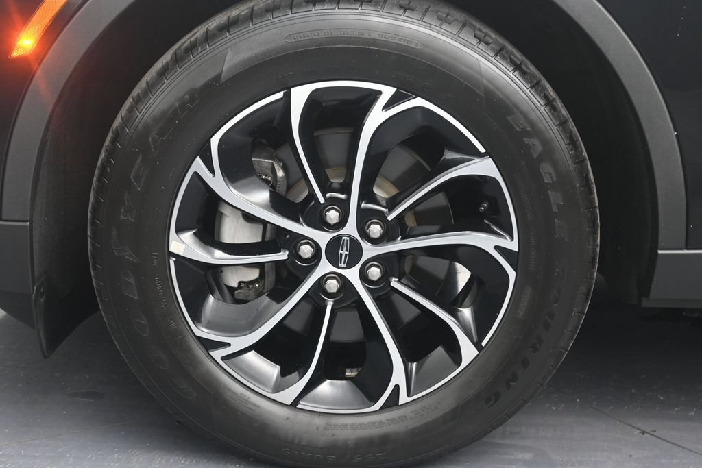 Used 2025 Lincoln Nautilus Premier AWD/4WD image 9