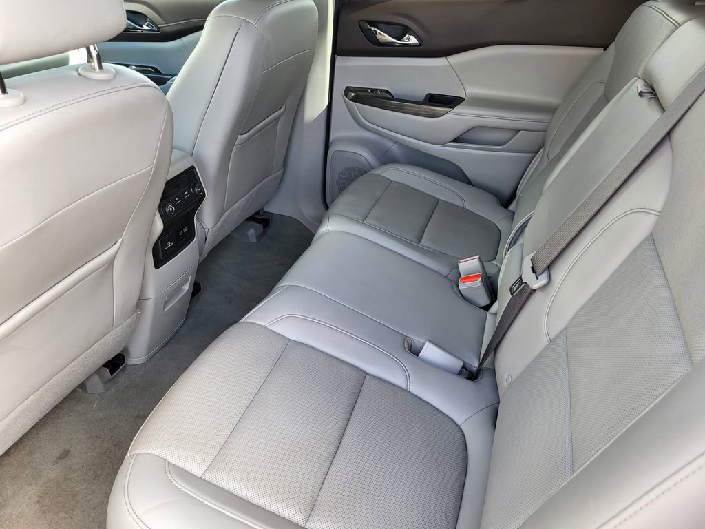 Used 2023 GMC Acadia SLT image 18