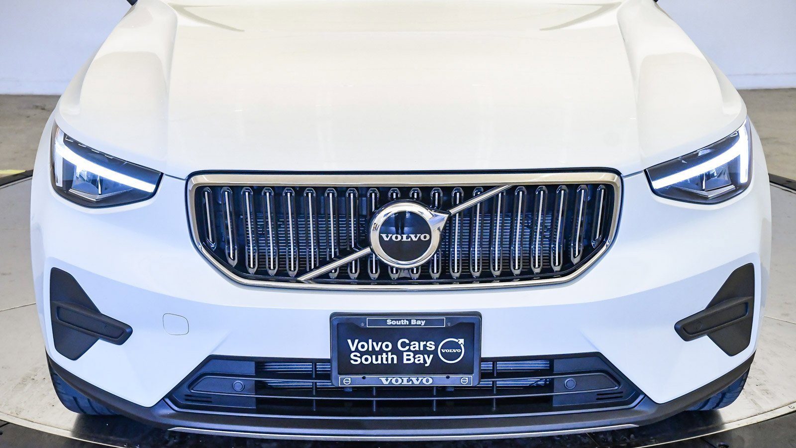 Certified 2025 Volvo XC40 B5 Core w/ Protection Package Premier image 9