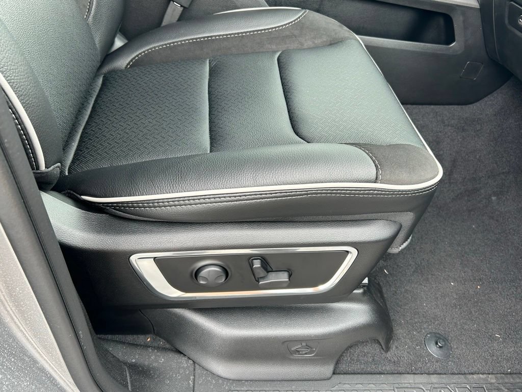 New 2025 RAM 1500 Laramie w/ Sport Appearance Package AWD/4WD image 33