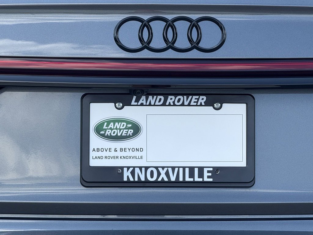 Used 2024 Audi S8 w/ S8 Comfort Plus Package image 43