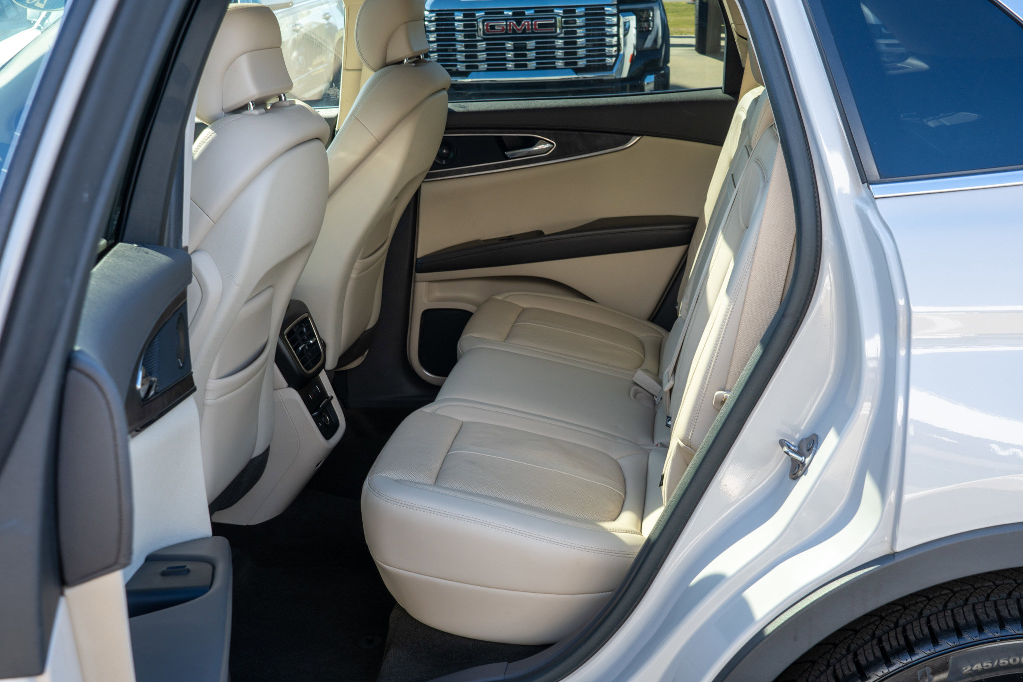 Used 2020 Lincoln Nautilus Reserve w/ Equipment Group 201A image 20