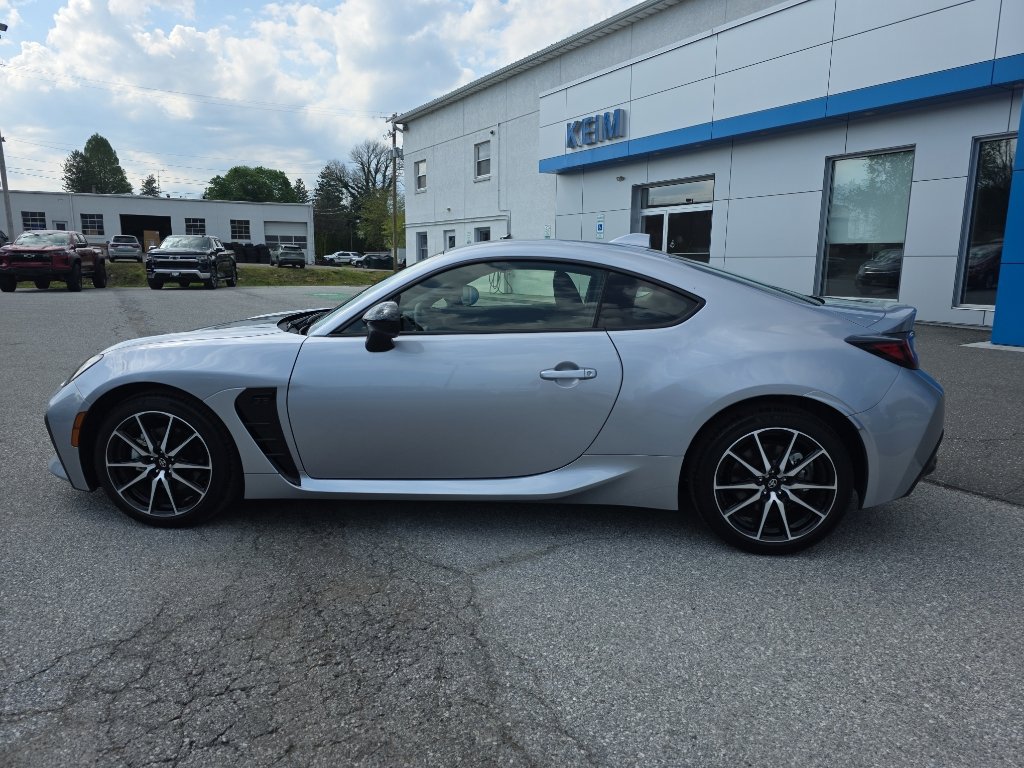 Used 2025 Toyota GR86 w/ ALL Weather Mat Package (TMS) RWD image 12
