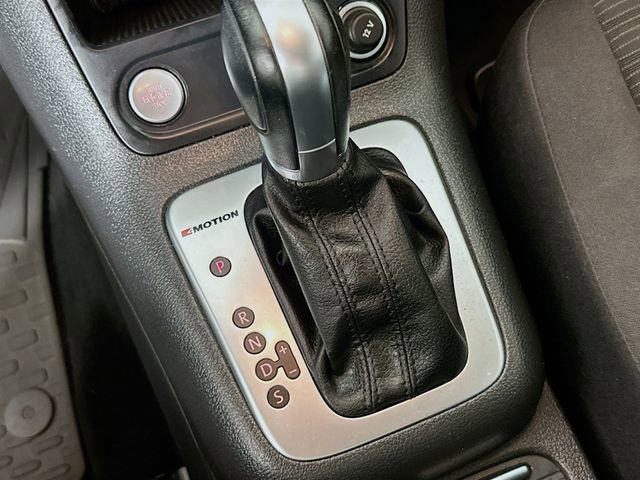 Used 2017 Volkswagen Tiguan Limited w/ Premium Package image 16