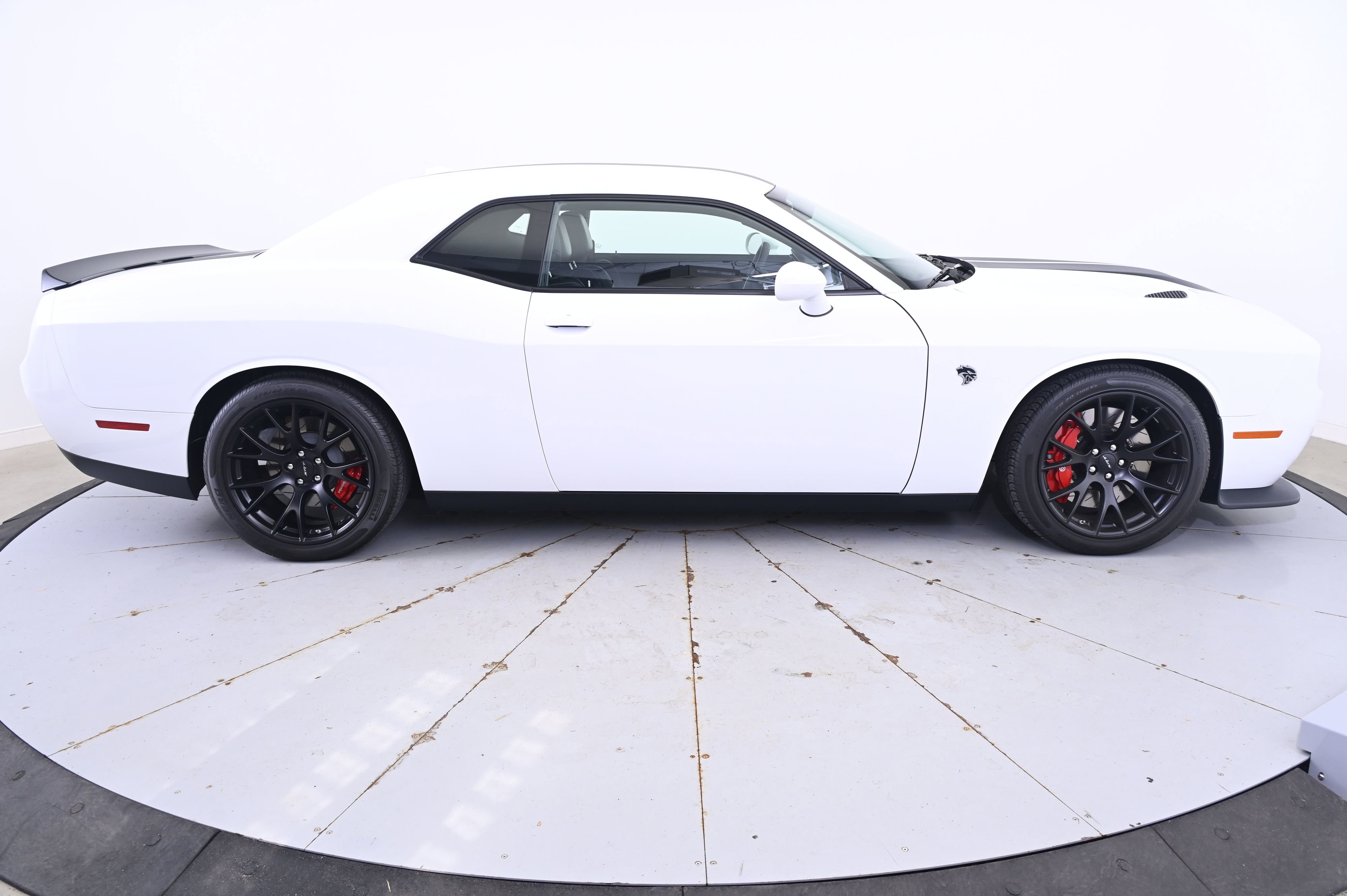 Used 2015 Dodge Challenger SRT Hellcat image 8