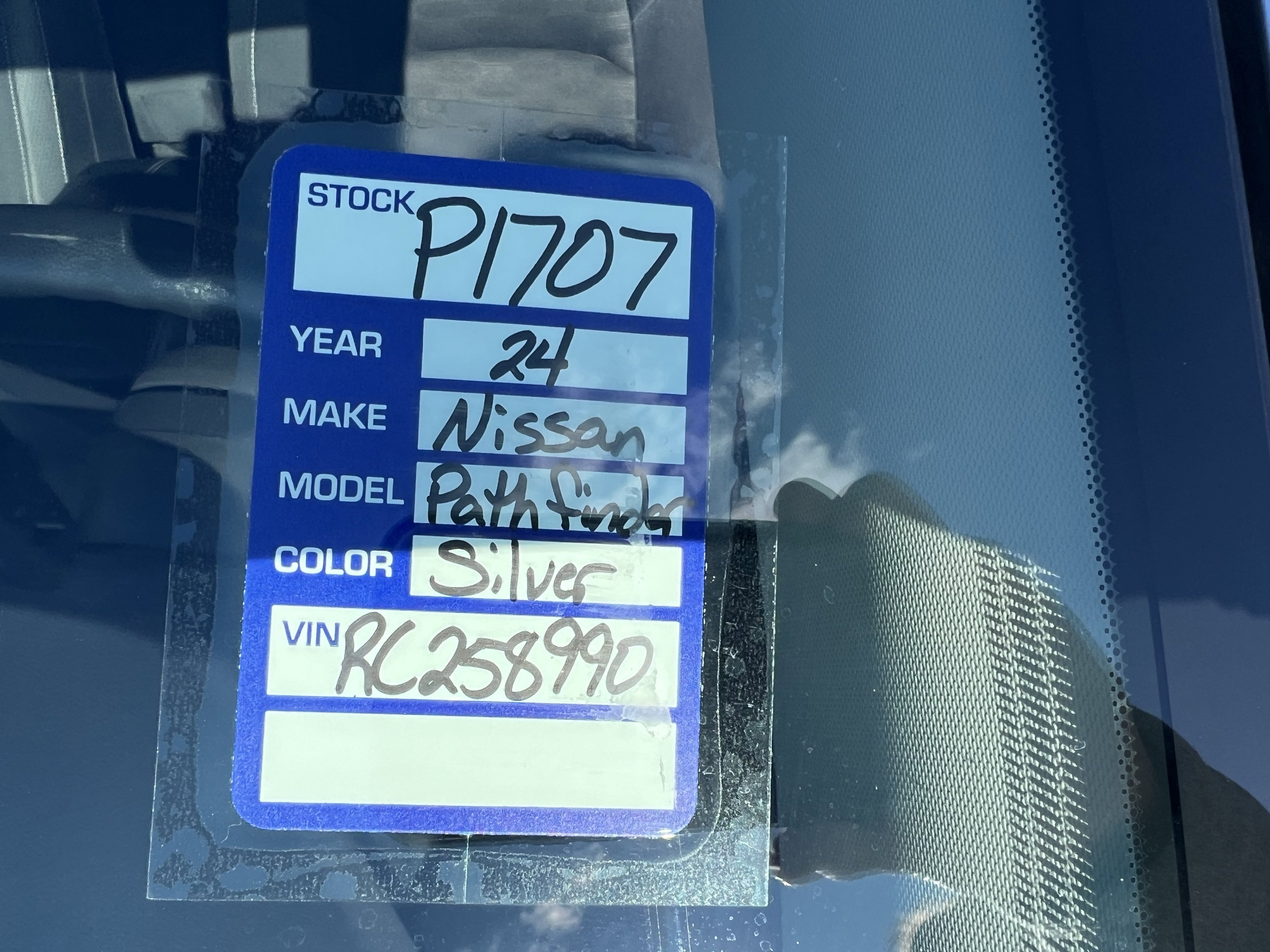 Used 2024 Nissan Pathfinder S image 23