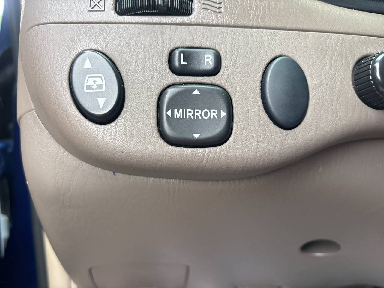 Used 2005 Toyota Tundra Limited w/ All Weather Guard Pkg AWD/4WD image 45