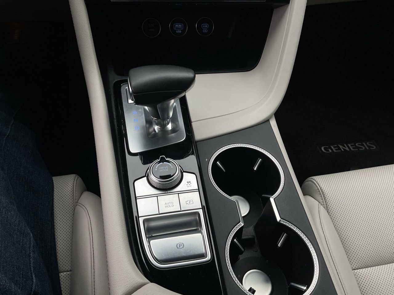 Used 2025 Genesis G70 2.5T RWD image 25