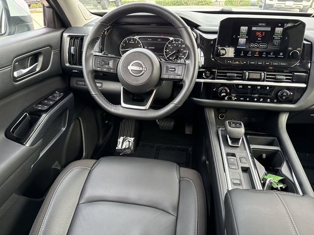 Used 2025 Nissan Pathfinder SL w/ SL Premium Package image 10