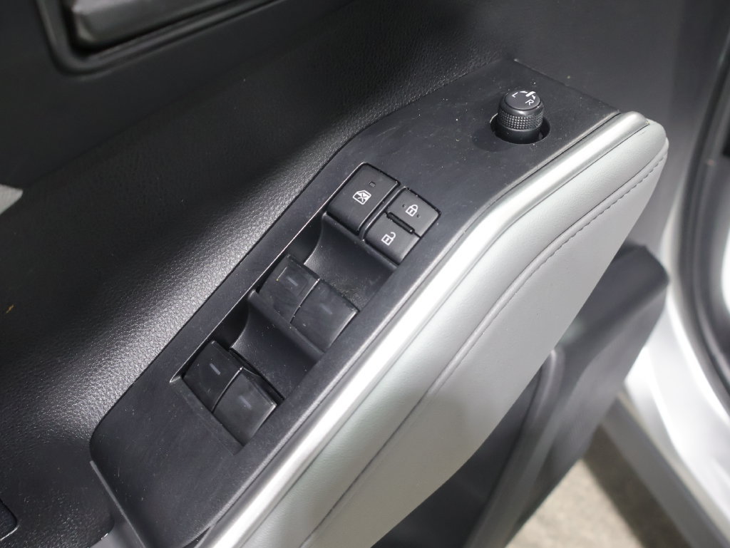Used 2024 Toyota Highlander LE AWD/4WD image 14