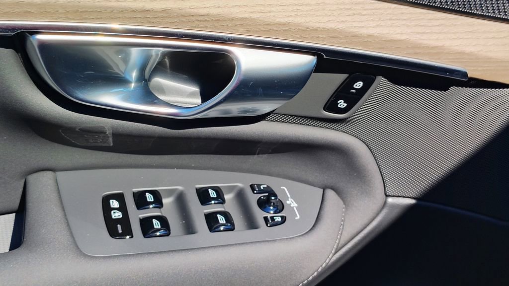 New 2026 Volvo XC90 B6 Plus w/ Protection Package Premier image 10