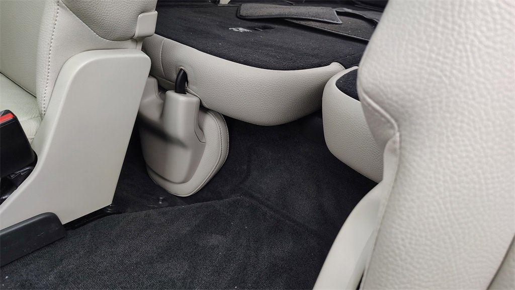 Certified 2023 Volvo XC90 B6 Plus image 31