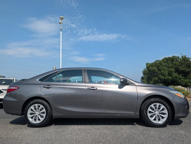 Used 2017 Toyota Camry LE FWD image 9