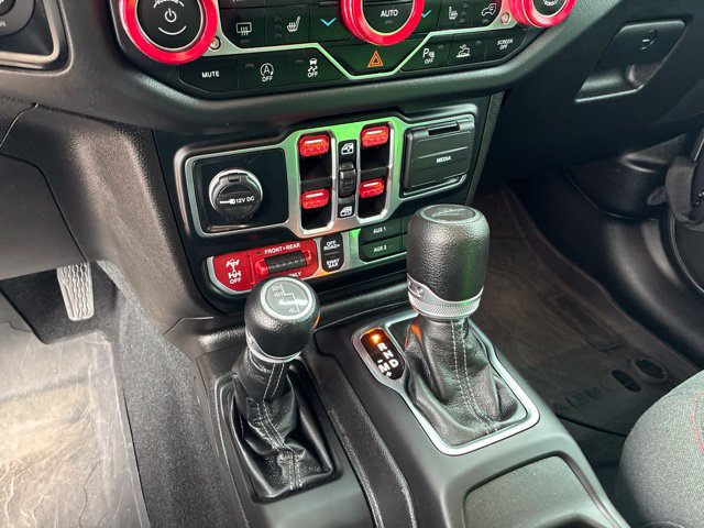 Used 2024 Jeep Gladiator Rubicon w/ Technology Group AWD/4WD image 32
