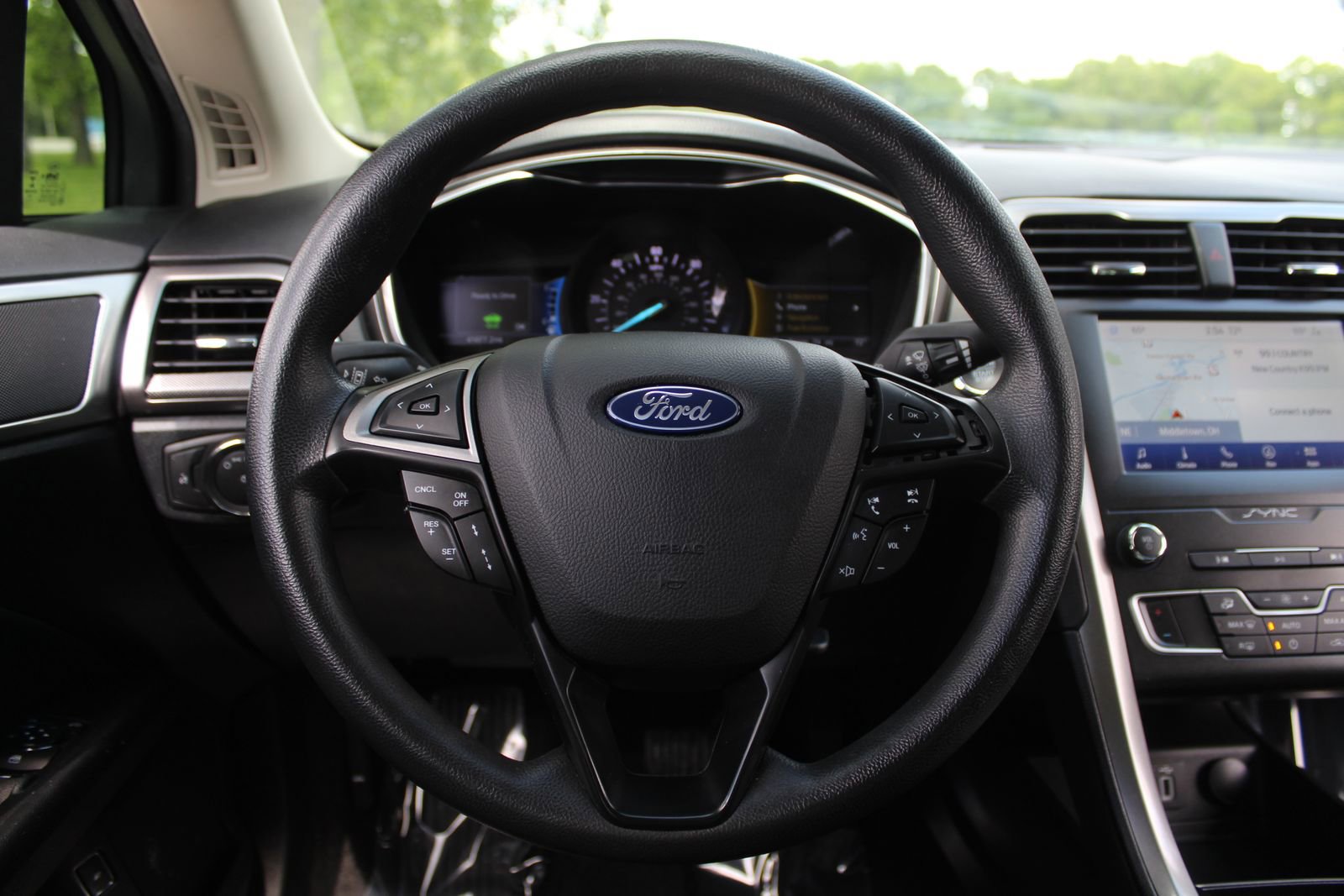 Used 2020 Ford Fusion SE FWD image 15