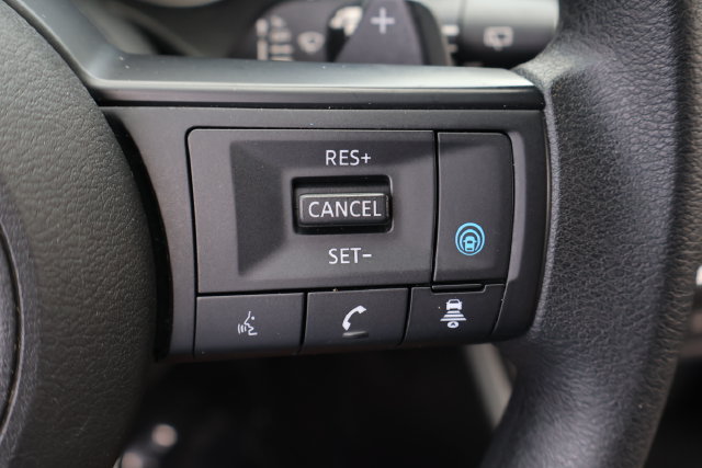 Used 2024 Nissan Rogue SV AWD/4WD image 23