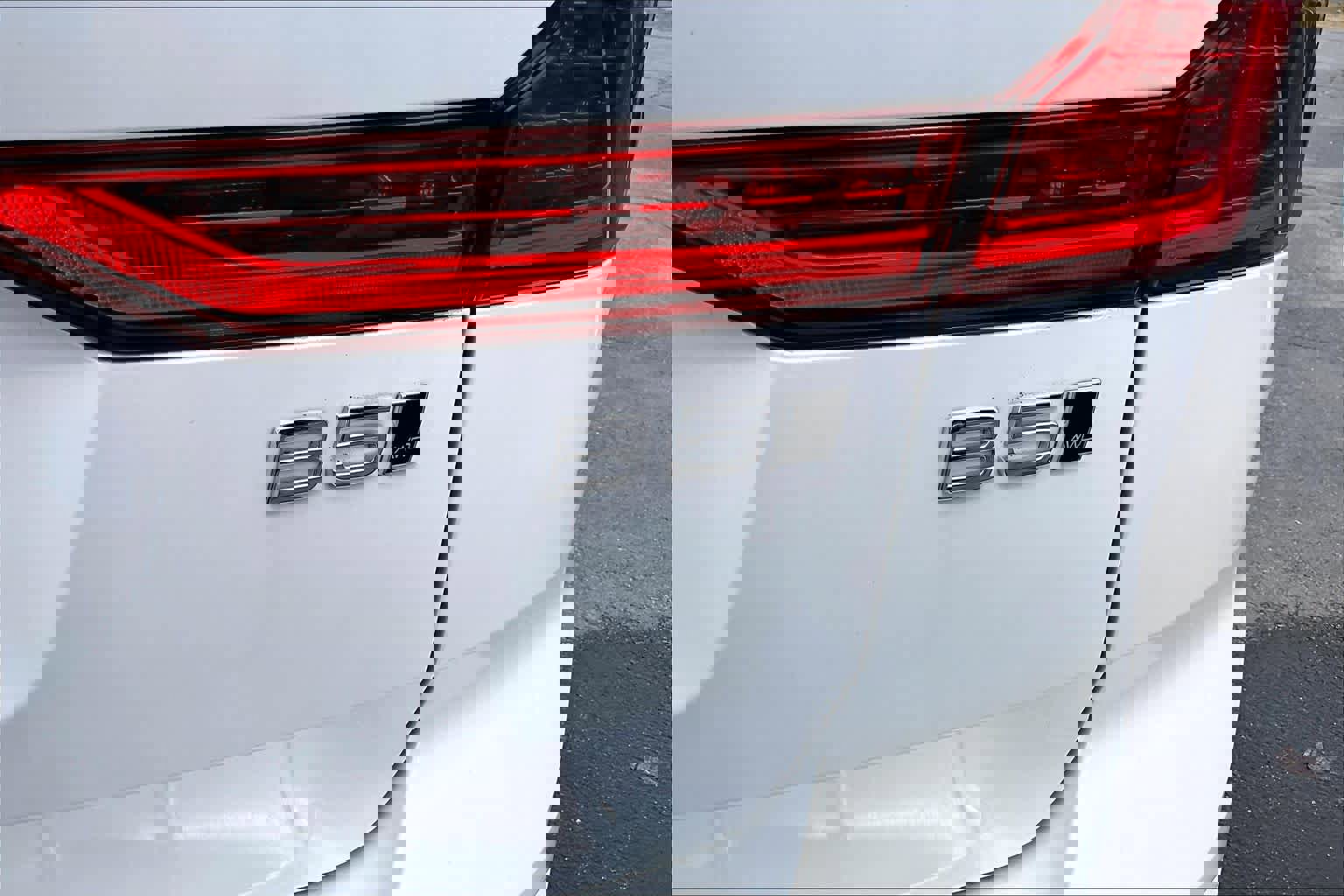 Certified 2024 Volvo XC60 B5 Plus w/ Protection Package Premier image 10