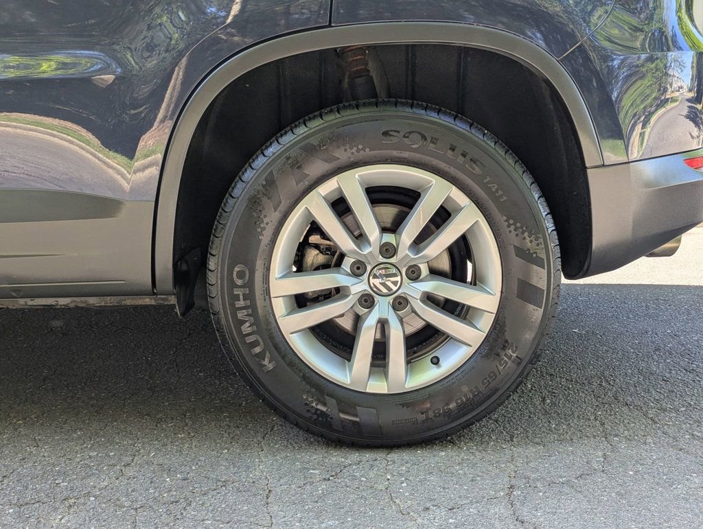 Used 2016 Volkswagen Tiguan S image 8