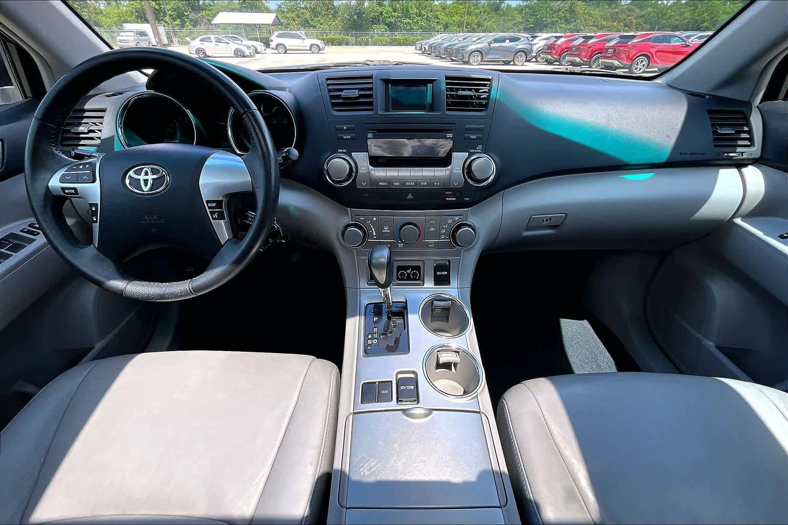 Used 2012 Toyota Highlander SE w/ Tow Pkg FWD image 14
