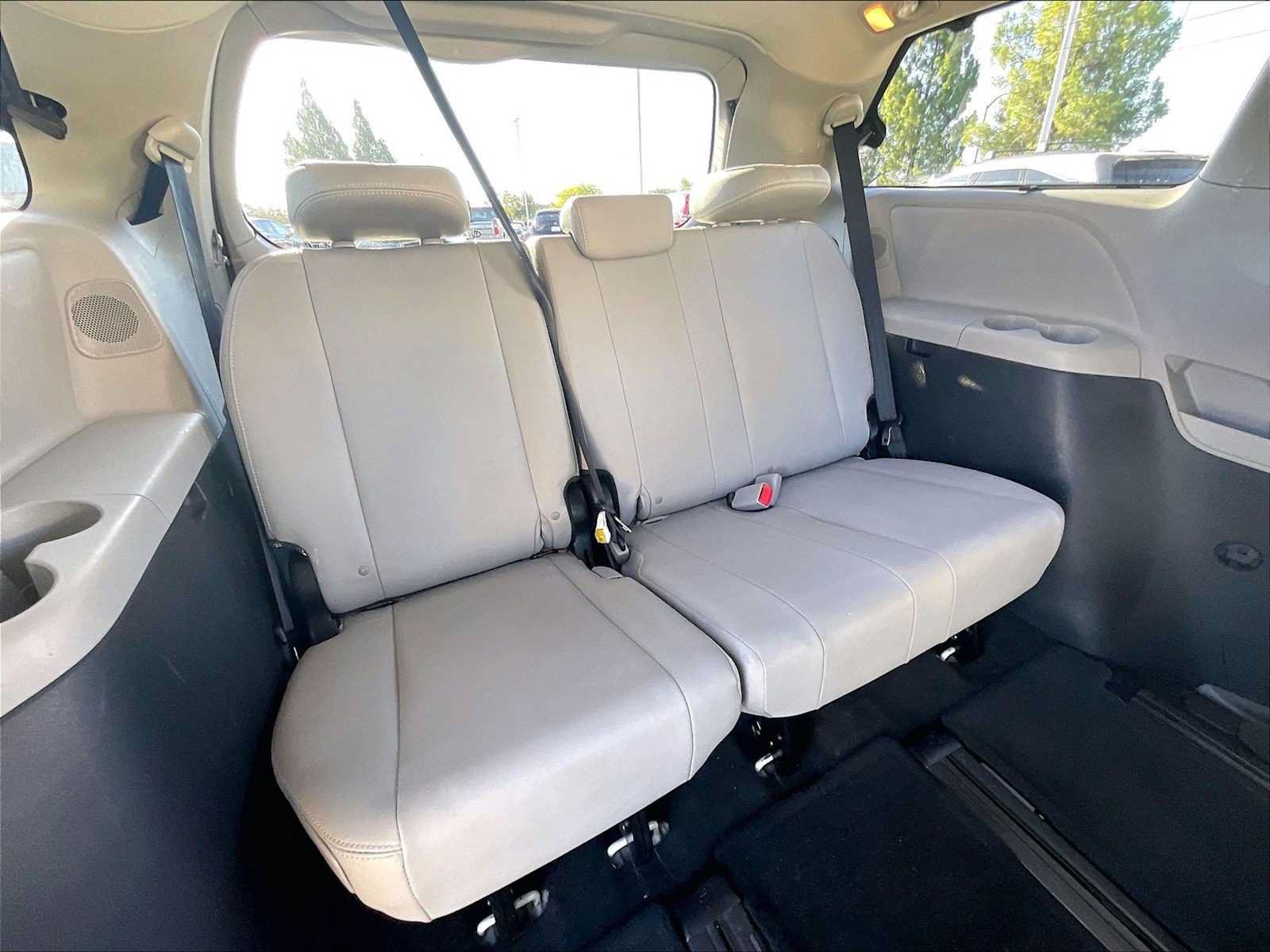 Used 2016 Toyota Sienna Limited FWD image 30
