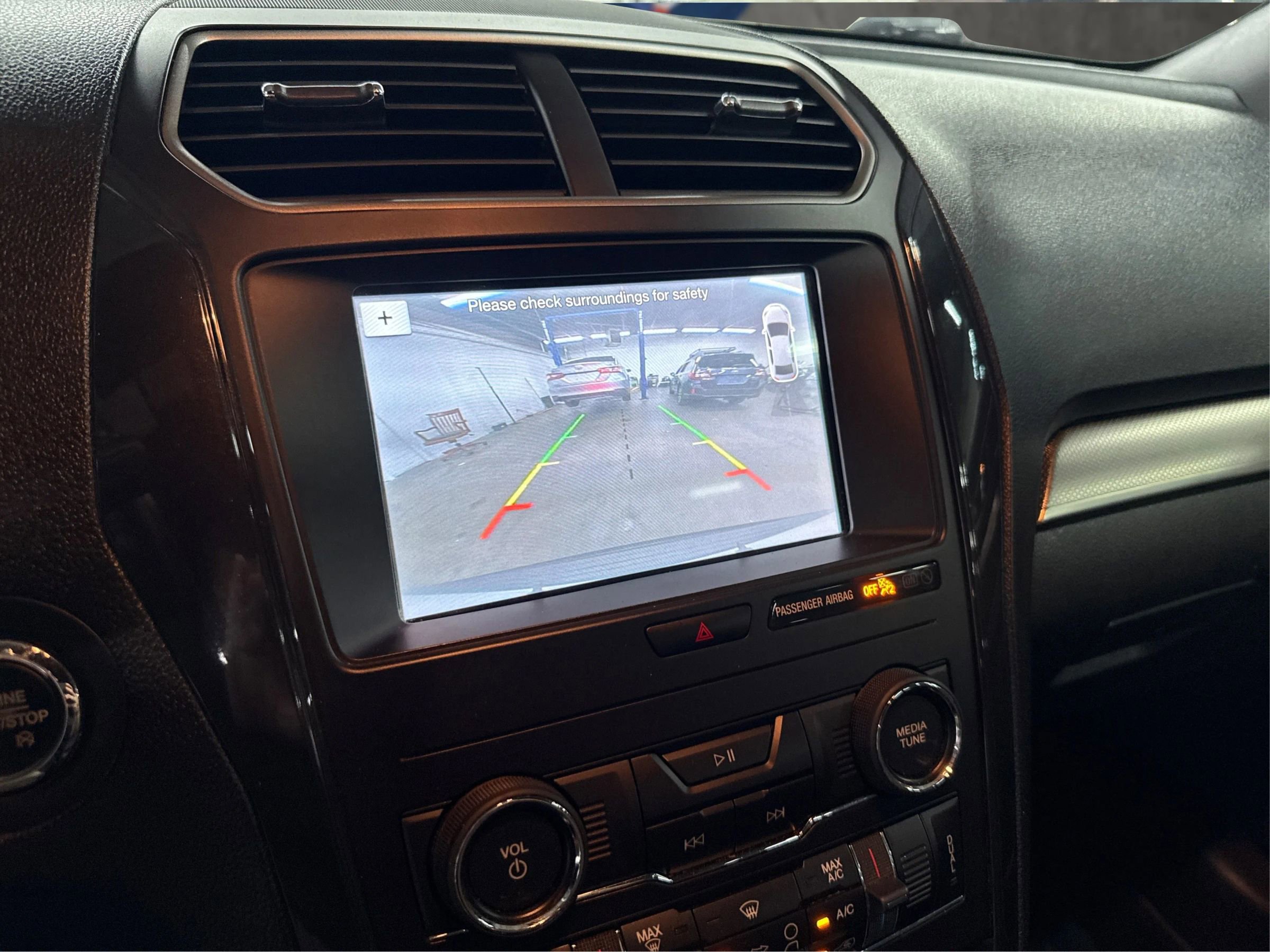 Used 2019 Ford Explorer XLT w/ Equipment Group 201A FWD image 15