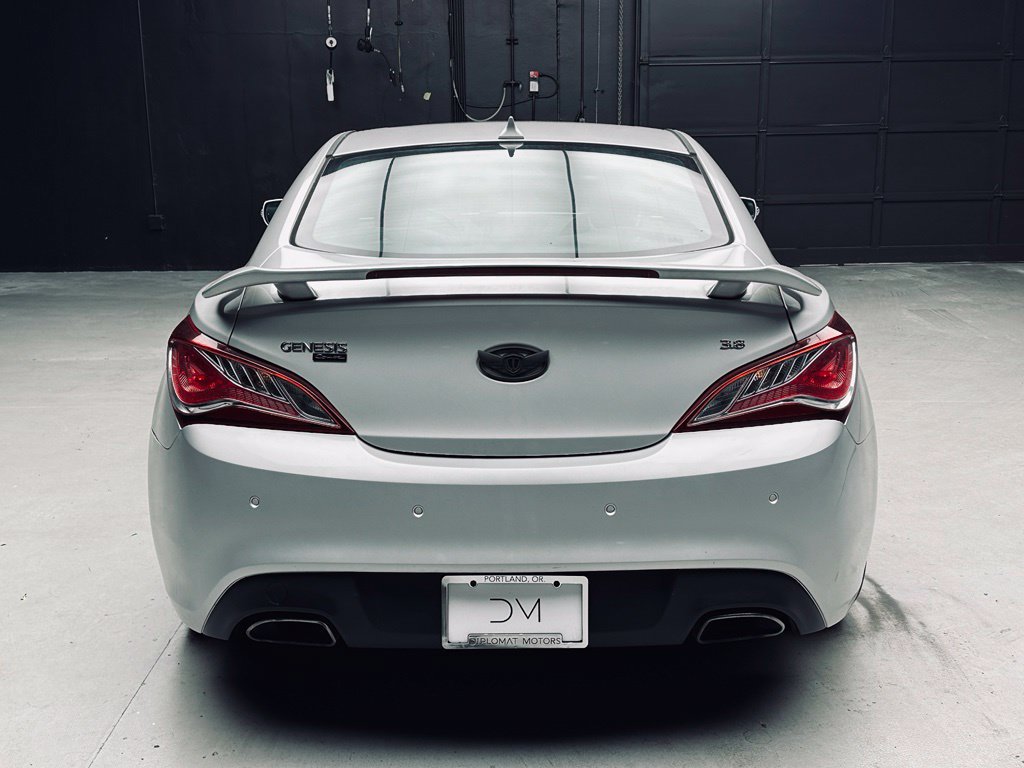 Used 2016 Hyundai Genesis Coupe 3.8 RWD image 5
