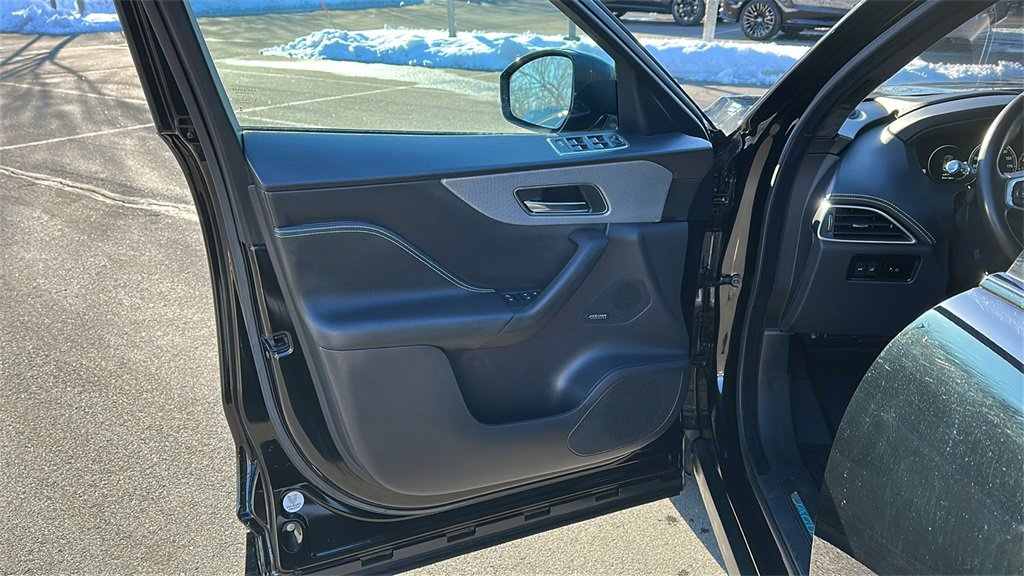 Used 2018 Jaguar F-PACE S image 8