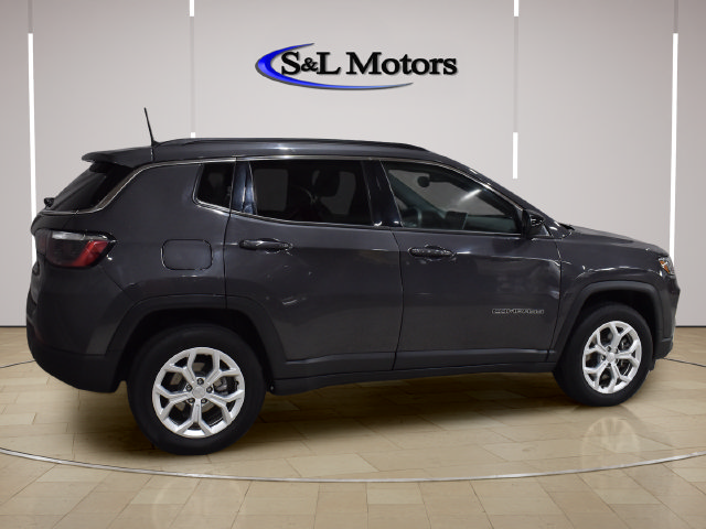 Used 2024 Jeep Compass Latitude AWD/4WD image 8