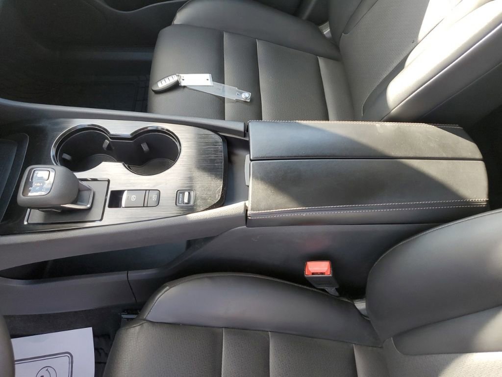 Used 2022 Nissan Rogue SV w/ SV Premium Package image 26