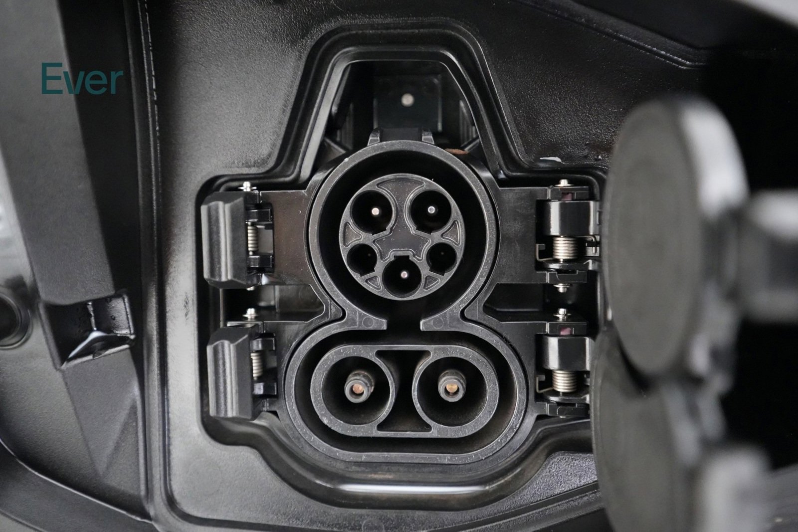 Used 2024 Nissan Ariya AWD image 24