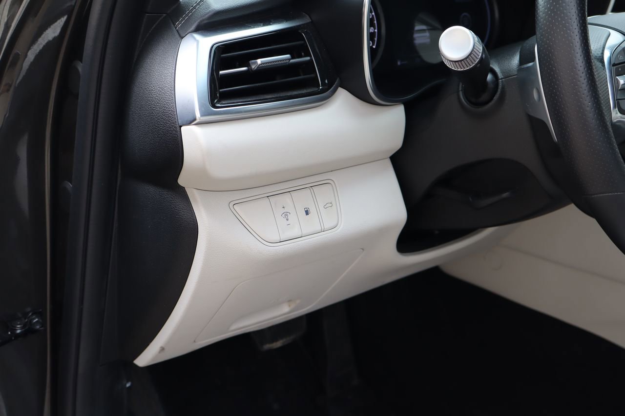 Used 2025 Genesis G70 2.5T AWD/4WD image 21