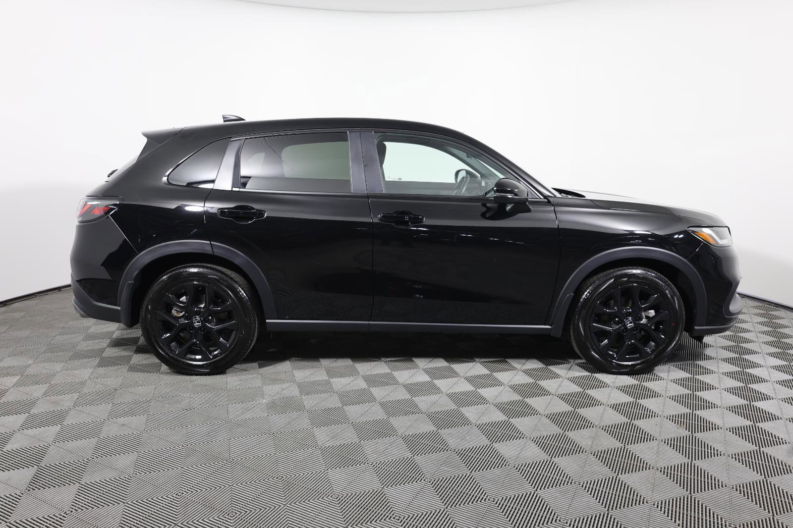Used 2025 Honda HR-V Sport image 4