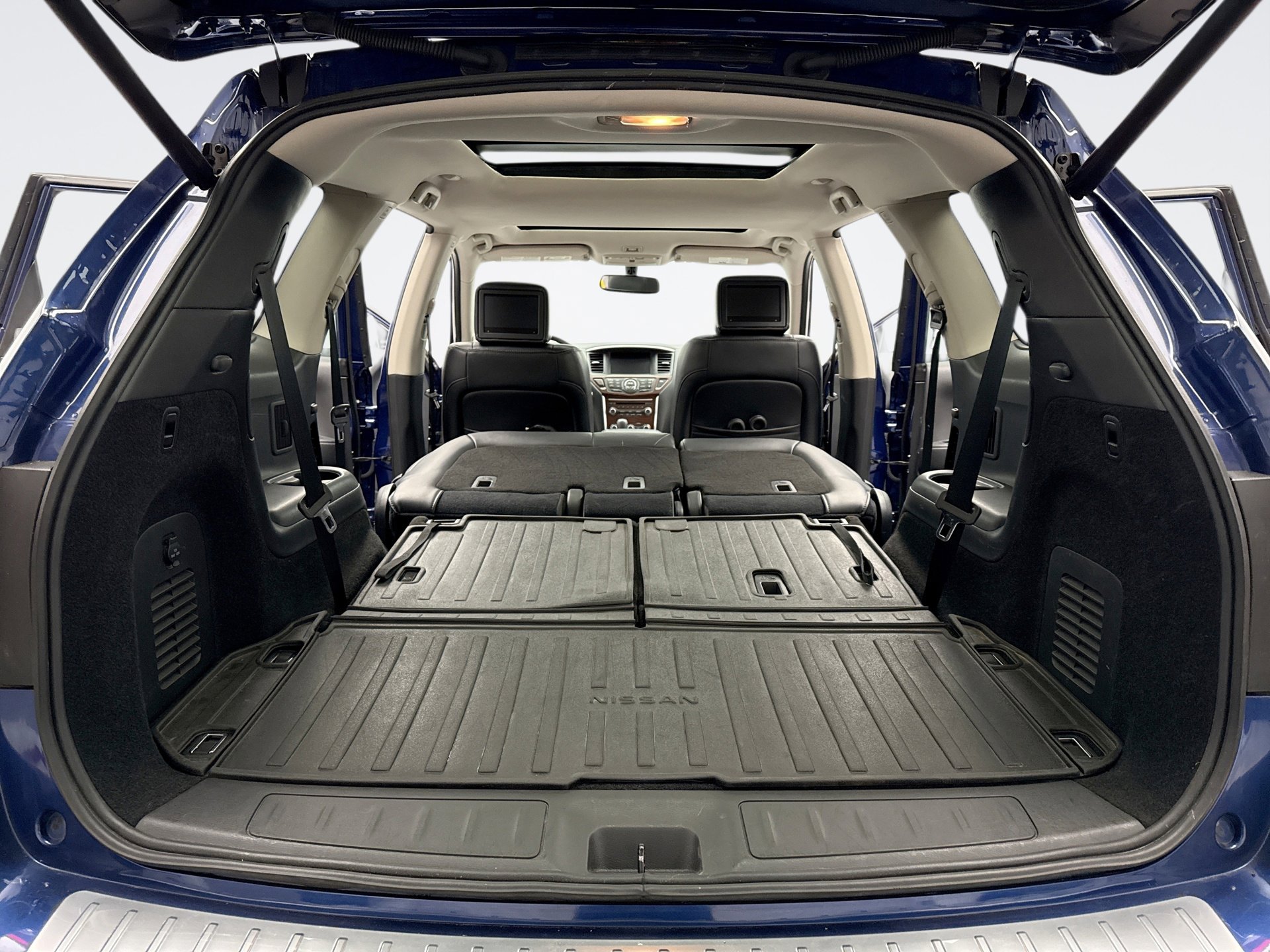 Used 2019 Nissan Pathfinder Platinum image 26