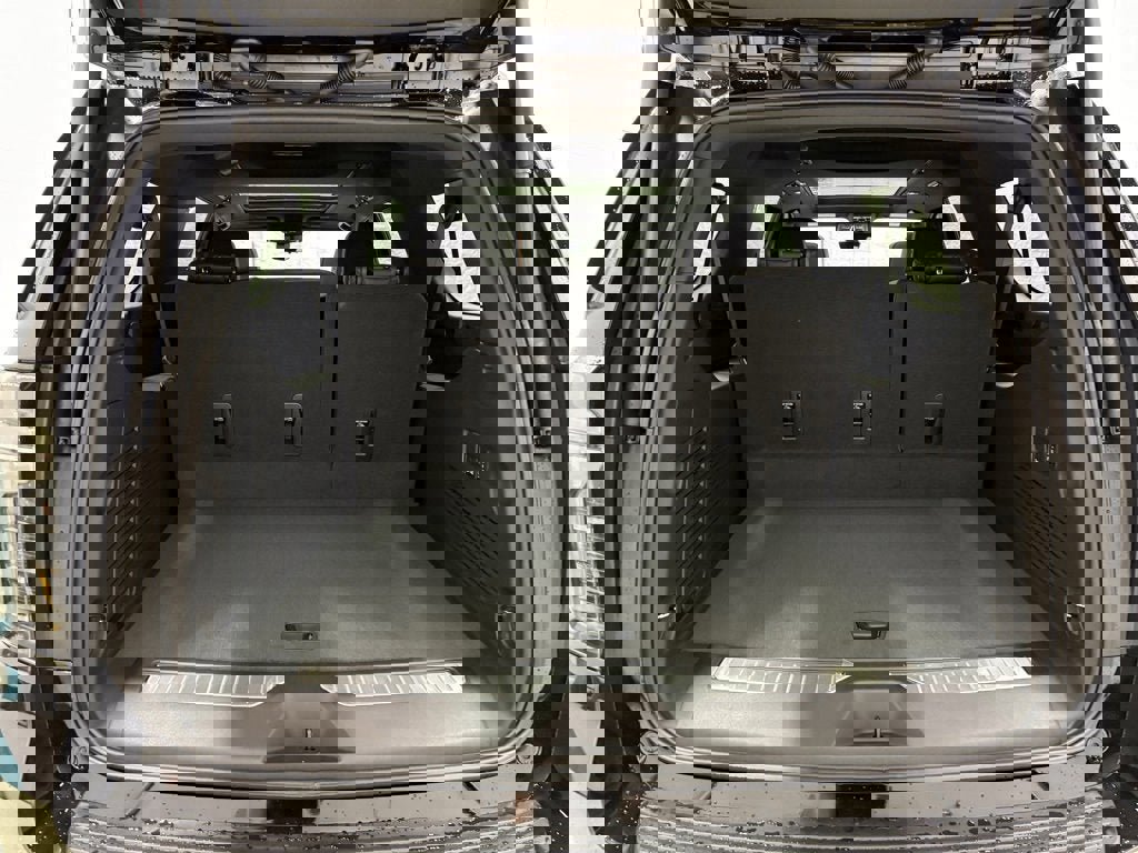 New 2026 Chevrolet Suburban High Country image 34