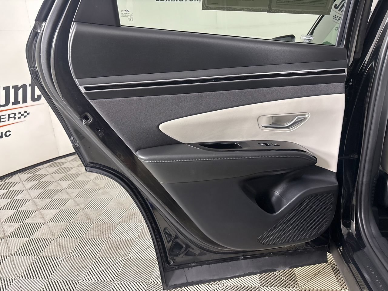 Used 2024 Hyundai Tucson Limited FWD image 25