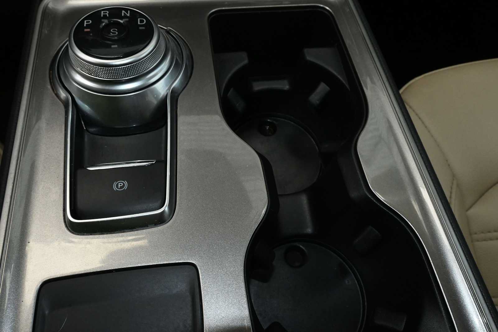 Used 2024 Ford Edge SEL AWD/4WD image 16