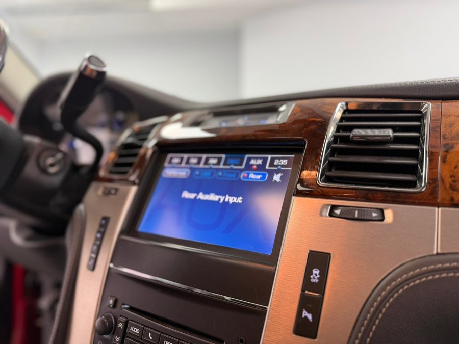 Used 2013 Cadillac Escalade Platinum AWD/4WD image 61