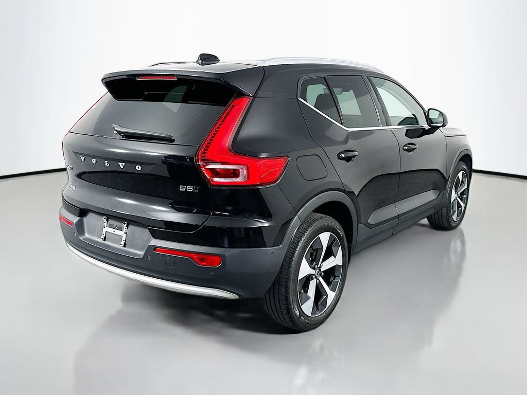 Used 2024 Volvo XC40 B5 Plus AWD/4WD image 7
