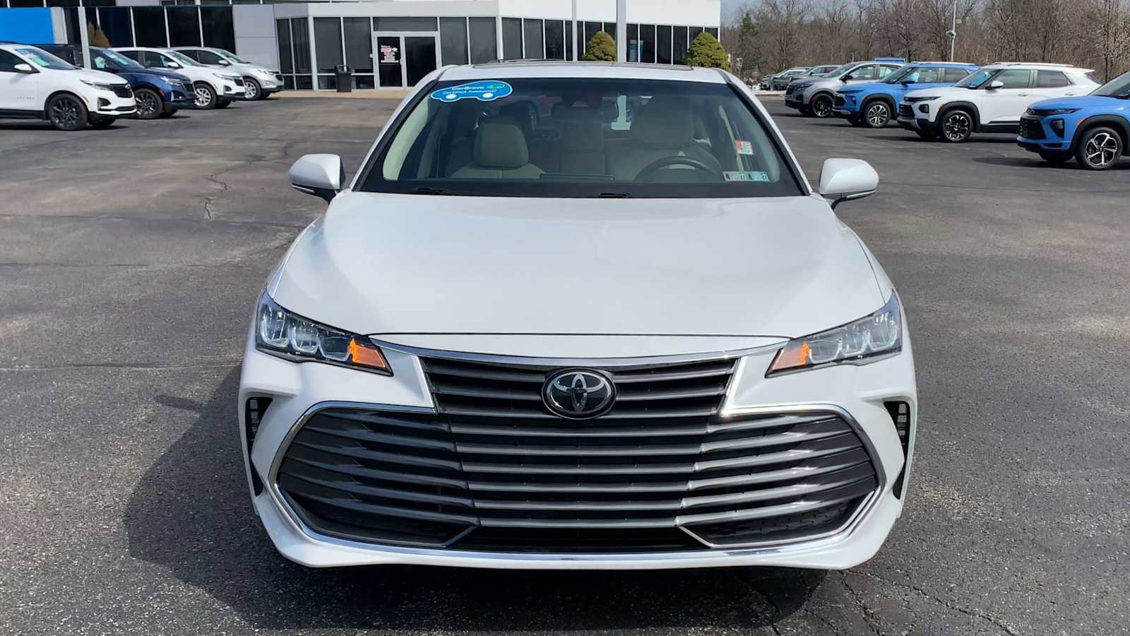 Used 2021 Toyota Avalon XLE w/ Moonroof Package image 3