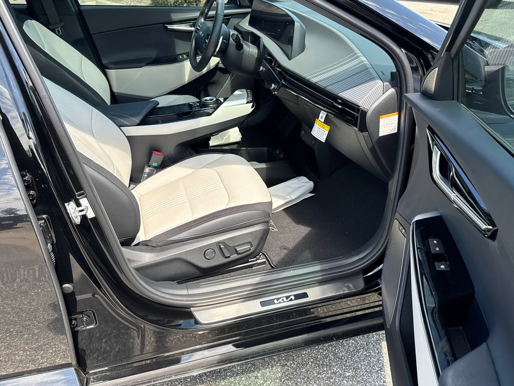 New 2024 Kia EV6 GT-Line w/ GT-Line White Seat Package AWD/4WD image 13