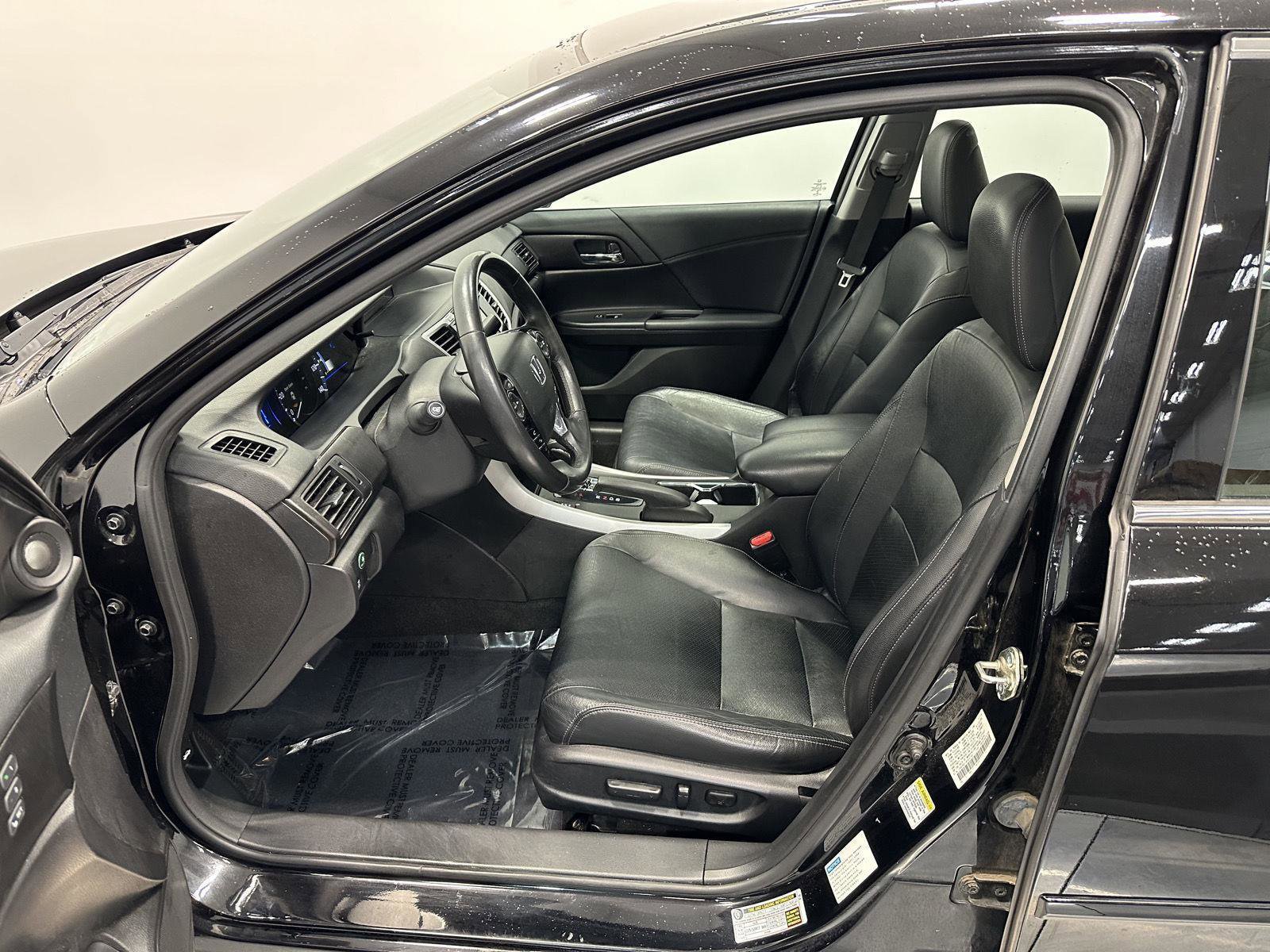 Used 2015 Honda Accord Touring image 10