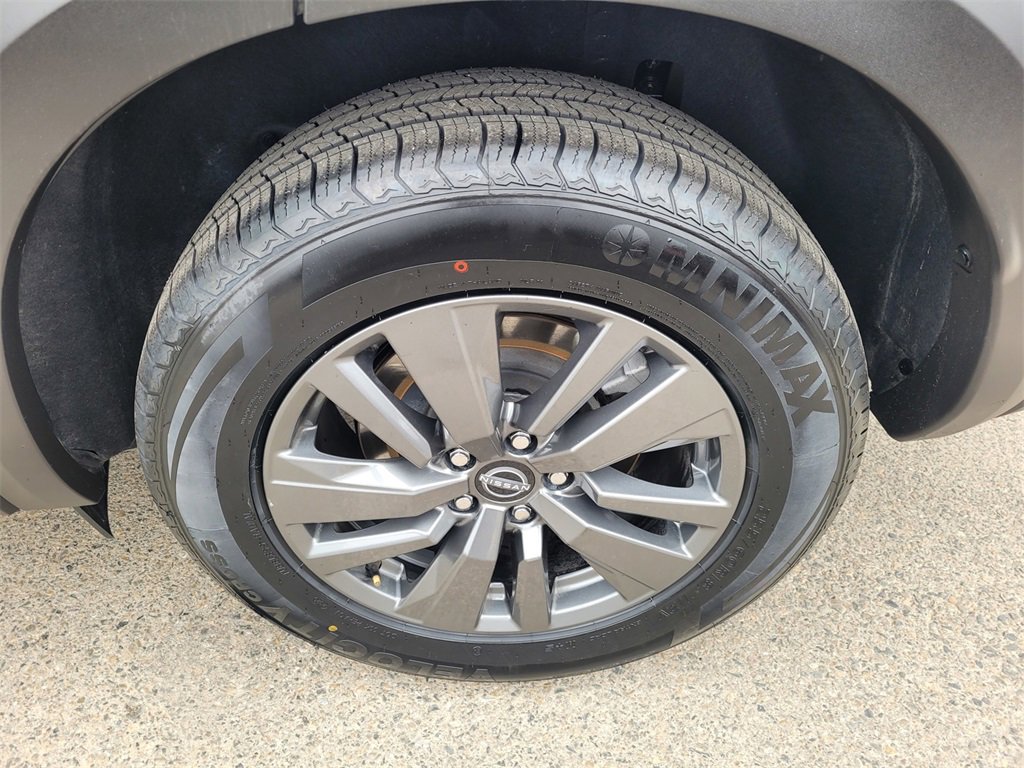 Used 2024 Nissan Pathfinder SV image 26